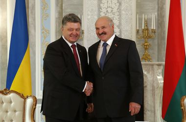 Александр Лукашенко поздравил Порошенко с юбилеем