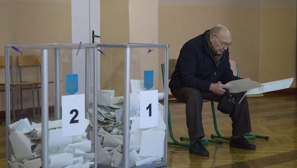 Во второй тур выборов мэра Запорожья вышли нардеп и инженер