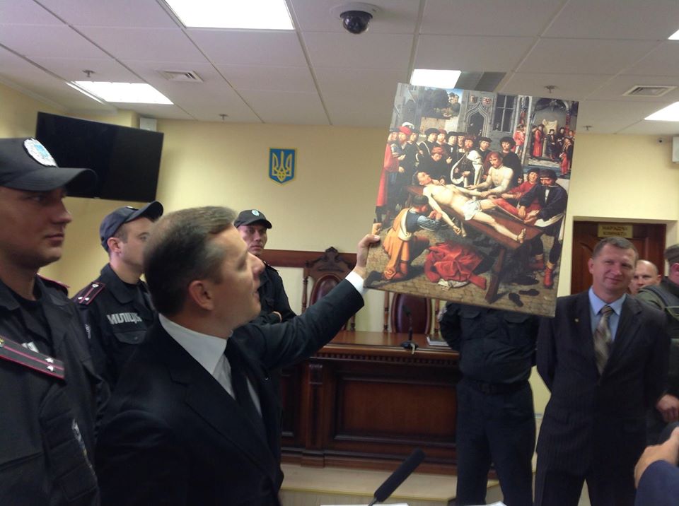 На суде над Игорем Мосийчуком судьи сбежали из-за картины, где сдирают кожу продажному судье