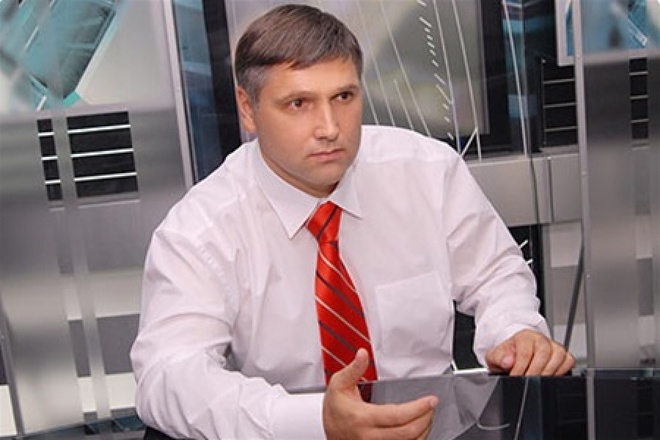 Видео дня: У стен ВР избили экс-регионала Юрия Мирошниченко