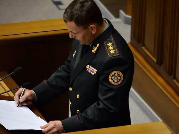 Фотофакт: Министр обороны Украины Валерий Гелетей подписывал присягу ручкой с закрытым колпачком