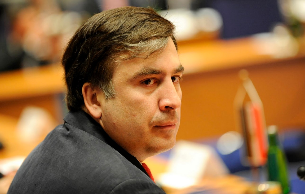 Михаил Саакашвили призвал украинцев сменить в Facebook французский флаг на свой