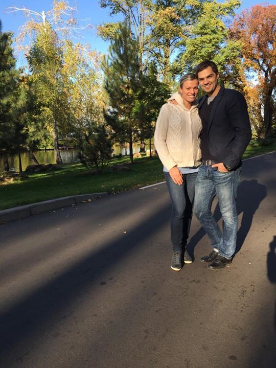 Их нравы: Константин Евтушенко отвез беременную жену в Межигорье
