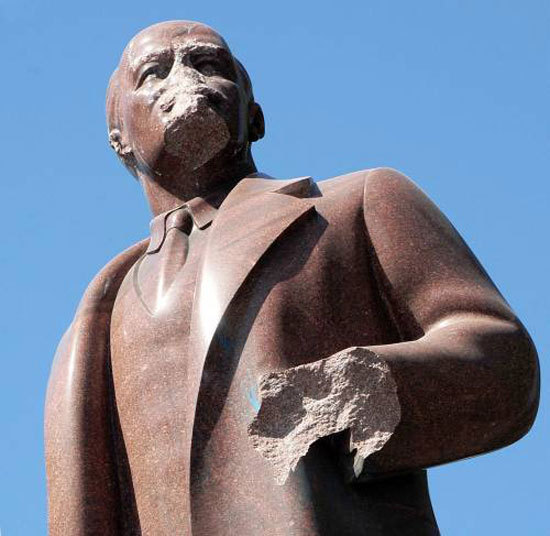 Коммунисты собрали только десятую часть денег на отбитый нос Ленину