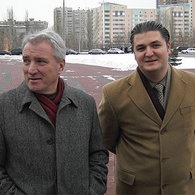 Пётр Ющенко, не стесняясь, подкупает избирателей продуктовыми наборами