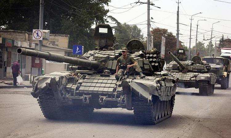 Боевики перебросили 4 "Града" под Луганск, в сторону Донецка везут танки