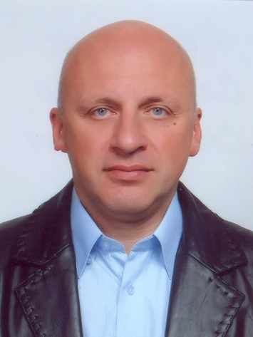 Главного оппозиционера Хмельниччины Александра Ксенжука избили и облили неизвестной жидкостью