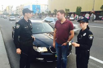 Фотофакт: Новая полиция "тормознула" нардепа Владимира Парасюка