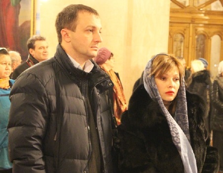 Жена нардепа Тараса Кременя «выгуляла» дорогую шубу в церковь