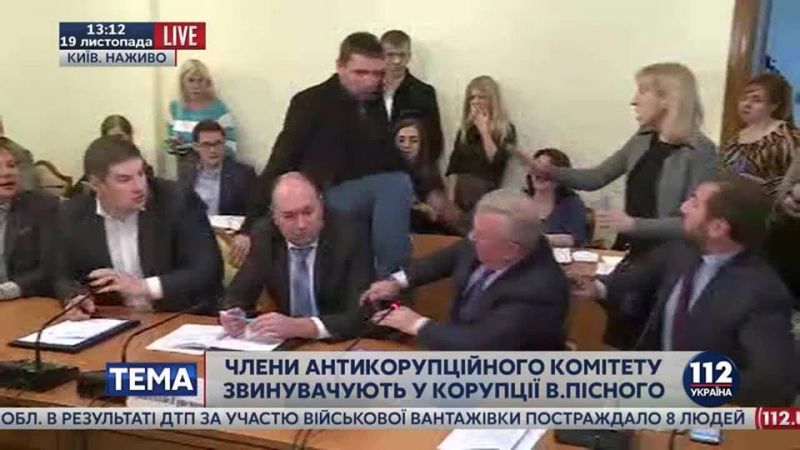 Владимир Парасюк выиграл суд у СБУшника, которого ударил ногой