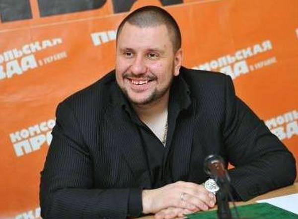 Александр Клименко хочет сбежать от семьи в Украину