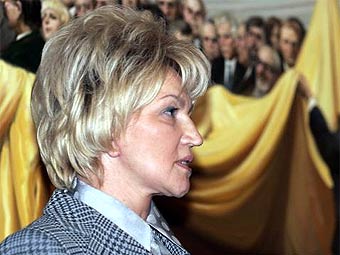 Ющенко повесил ордена на грудь Богатыревой