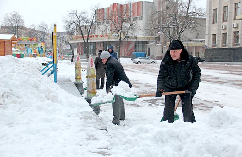 ​Главный полицейский Житомирщины Валерий Рудык вместе с подчиненными расчистили снег