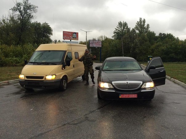 Фотофакт: Боевик похвастался захваченным лимузином Сергея Таруты