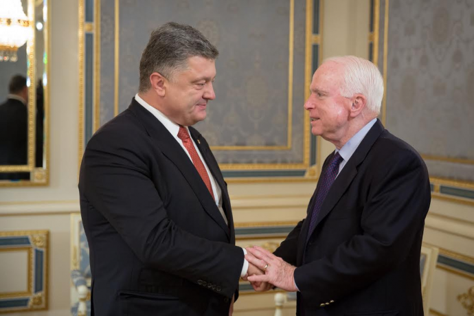 Об этом говорят: Что означает визит Маккейна в Украину