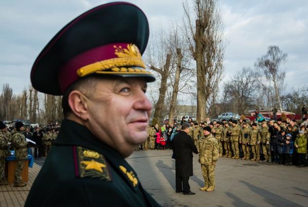 Министр обороны Полторак продал квартиру в Киеве и живет в гостинице