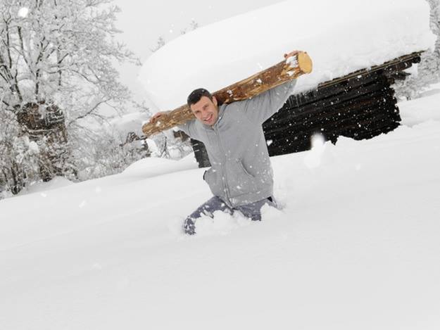 Киевляне назвали снегопад "первой черной полосой" для Виталия Кличко
