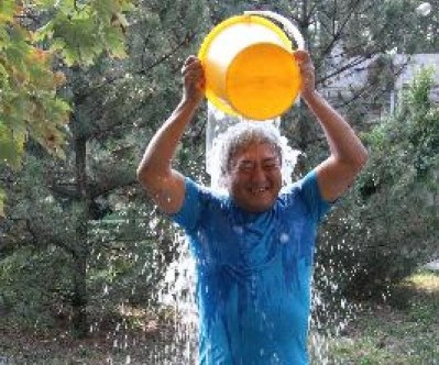 Со словами Слава Украине! мэр Запорожья Александр Син окатил себя ледяной водой