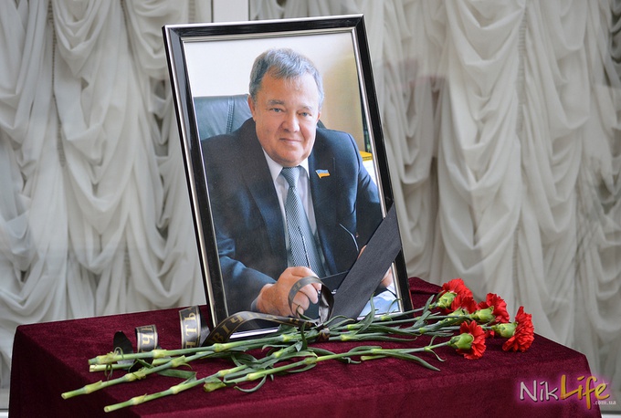 Покойный и.о. мэра Николаева Владимир Коренюгин все еще лично принимает граждан