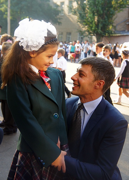 Младшая дочь николаевского нардепа Артема Ильюка называет папой iPad