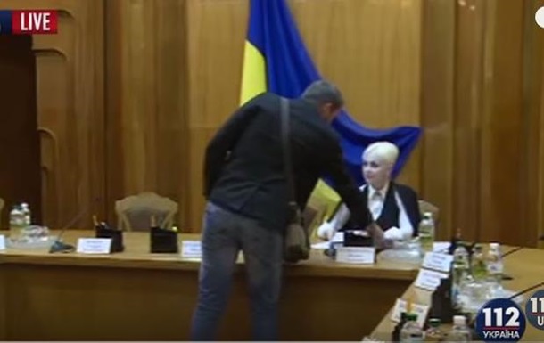 Видео дня: Владимир Парасюк устроил скандал в ЦИК