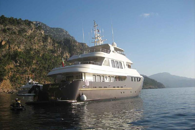 Яхта Александра Януковича засветилась на турецком курорте в Эгейском море