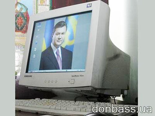 Виктор Янукович собирается покорить Facebook и Twitter