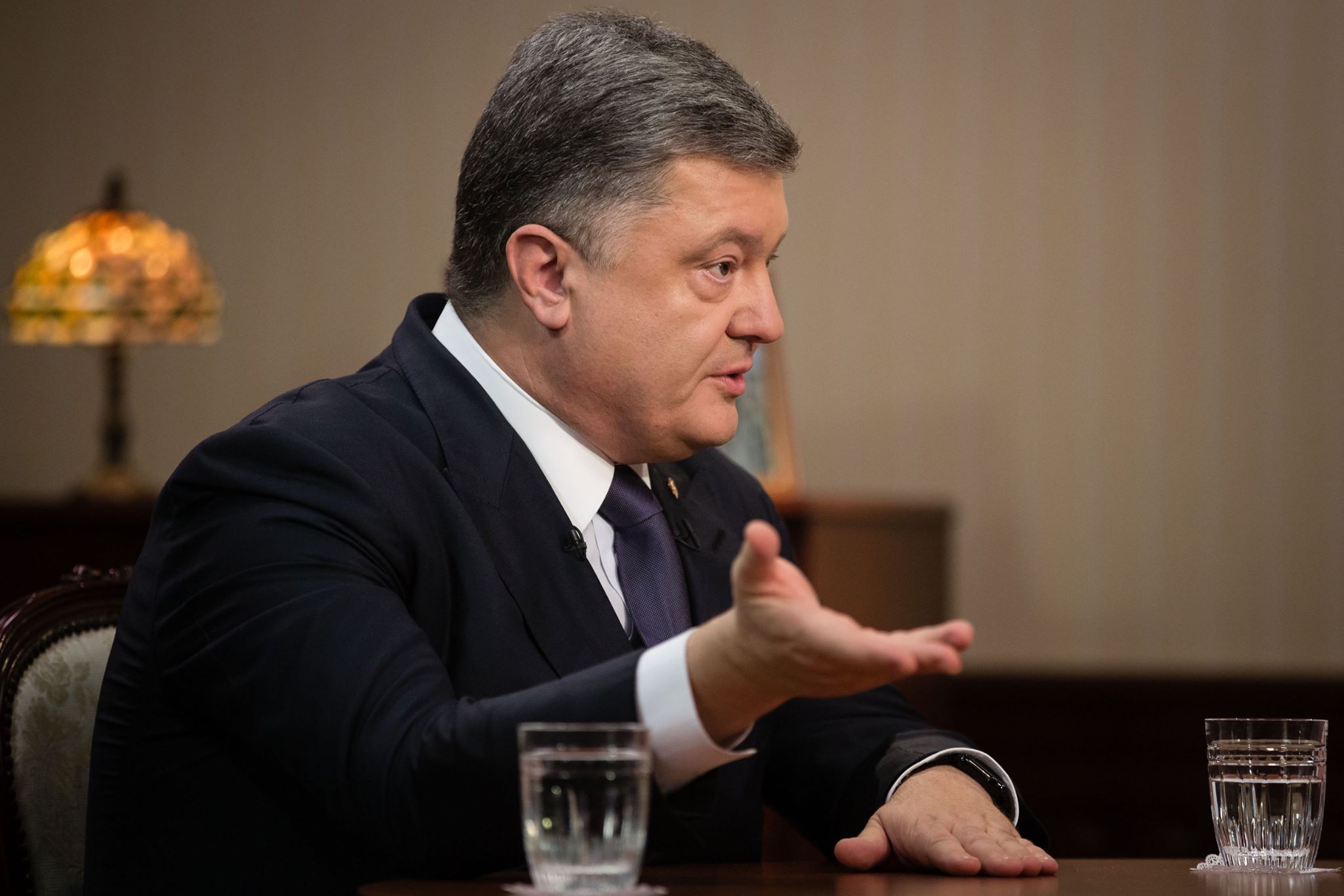 Опрос: Деятельностью Петра Порошенко недовольна большая часть украинцев
