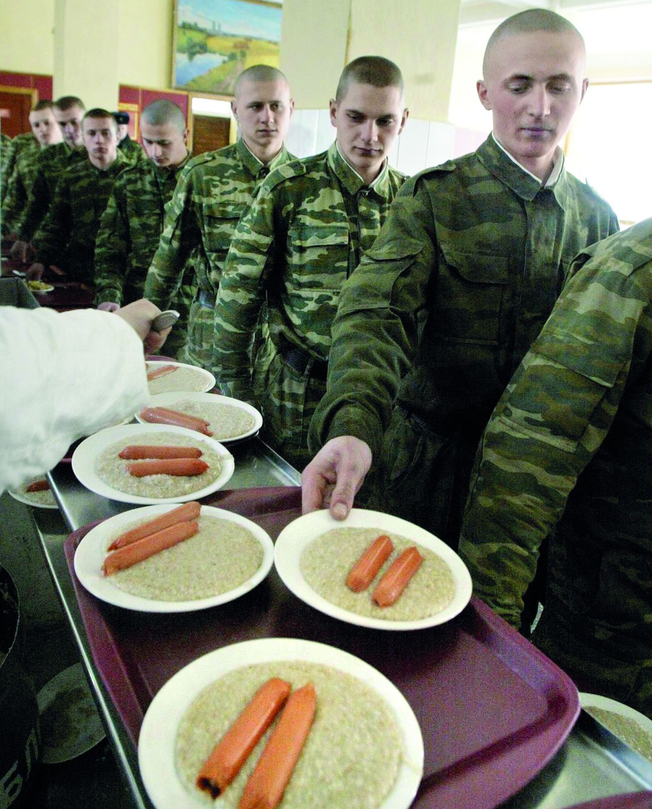 Кормить военных продолжают фавориты Виктора Януковича