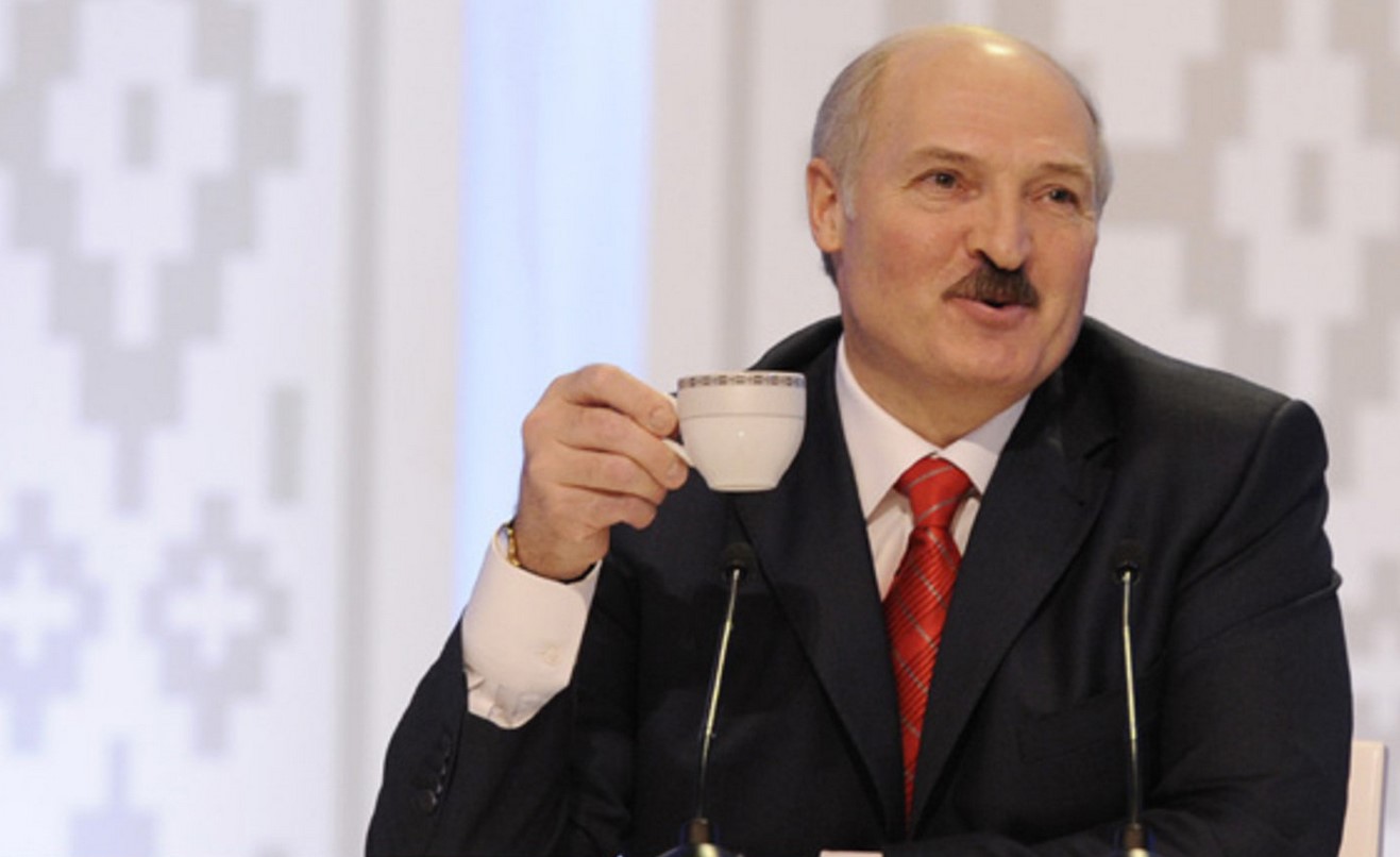 Мнение: Почему Александру Лукашенко выгодна война на Донбассе