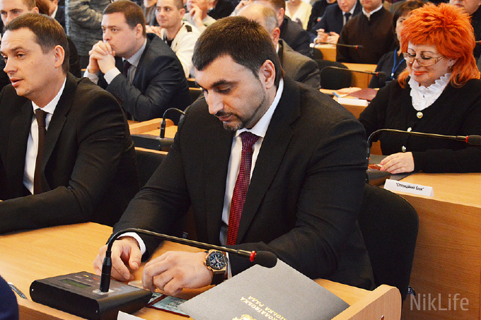 Качок из Николаевского горсовета Дмитрий Жвавый носит золотые часы за 740 тысяч