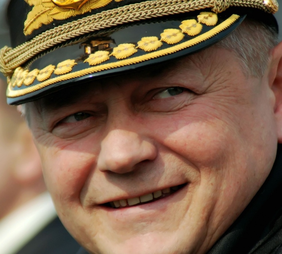 И.о. министра обороны Игорю Тенюху объявлен выговор