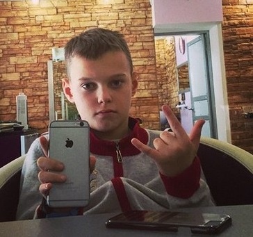 Их нравы: Сын экс-главы Николаевского облсовета Игоря Дятлова катается на лимузине и хвастает iPhone 6