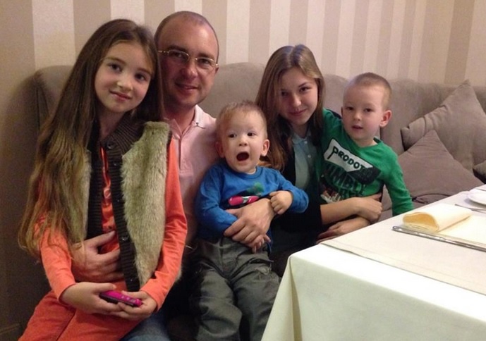 Министр курортов и туризма Крыма Александр Лиев показал свою семью