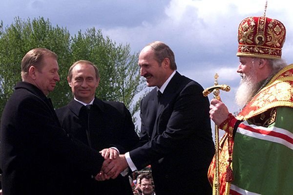 Леонид Кучма считает невозможным развитие в Беларуси событий по украинскому сценарию