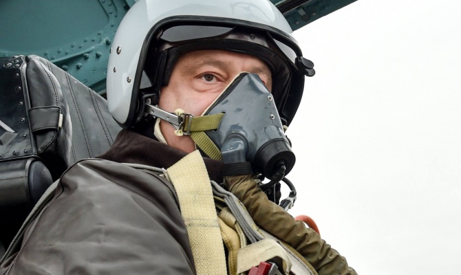 Петр Порошенко объяснил, зачем летал на Су-27