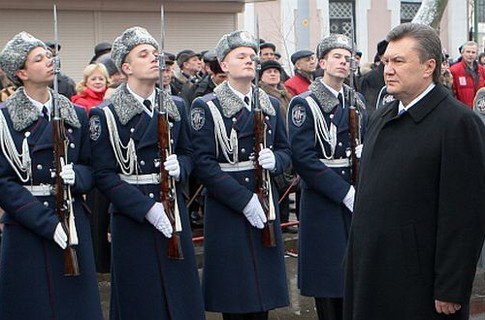 Виктор Янукович твердо решил сделать украинскую армию контрактной
