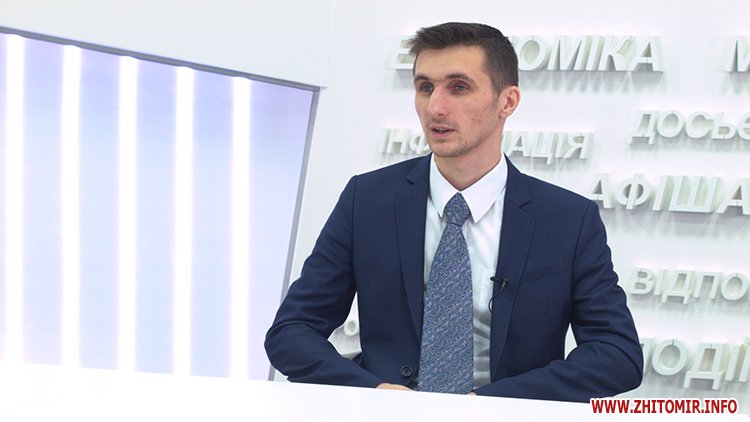 Заместитель мэра Житомира Дмитрий Ткачук недоволен зарплатой и ездит на работу на троллейбусе