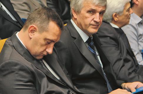 Мэр Судака уснул прямо на конференции Партии регионов. ФОТО