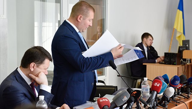 Адвокаты Януковича просят допросить Азарова, Захарченко и других экс-чиновников