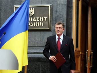 Пенсионер через суд требует от Виктора Ющенко 1,5 млрд грн за газовый контракт