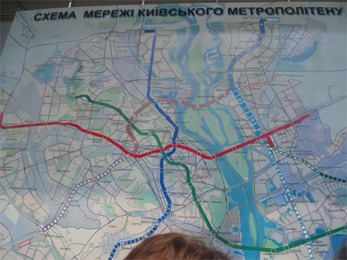 Черновецкий уже говорит, что назвать дату пуска метро на Троещину не сможет никто