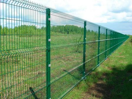 ФСБ строит металлический забор на границе с Донецкой областью