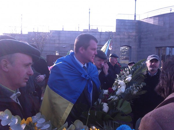 Дмитрий Булатов пришел на годовщину Майдана с охраной