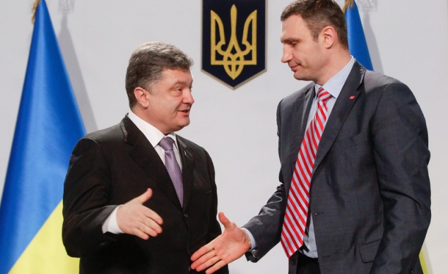 Об этом говорят: Кличко несколько дней выпрашивал у Порошенко пост мэра Киева