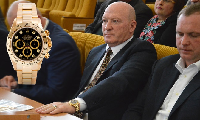 Николаевский депутат из «ОппоБлока» Илья Резников принес на сессию золото с бриллиантами