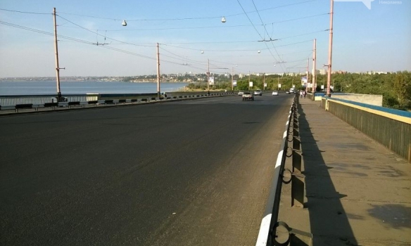 В Николаеве "починили" разводные мосты, залив их асфальтом