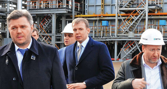 Деньги: Виктор Янукович помог Курченко сохранить украденные активы