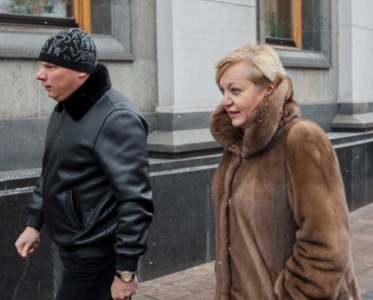 Деньги: Владелец "Эльдорадо" отказался от банка Януковича