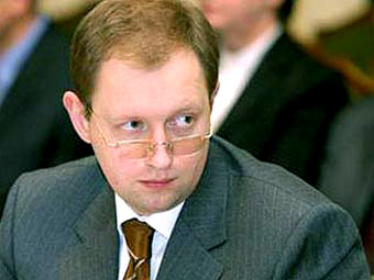 Яценюк рад, что журналисты узнали, что Фирташ ему денег не дает